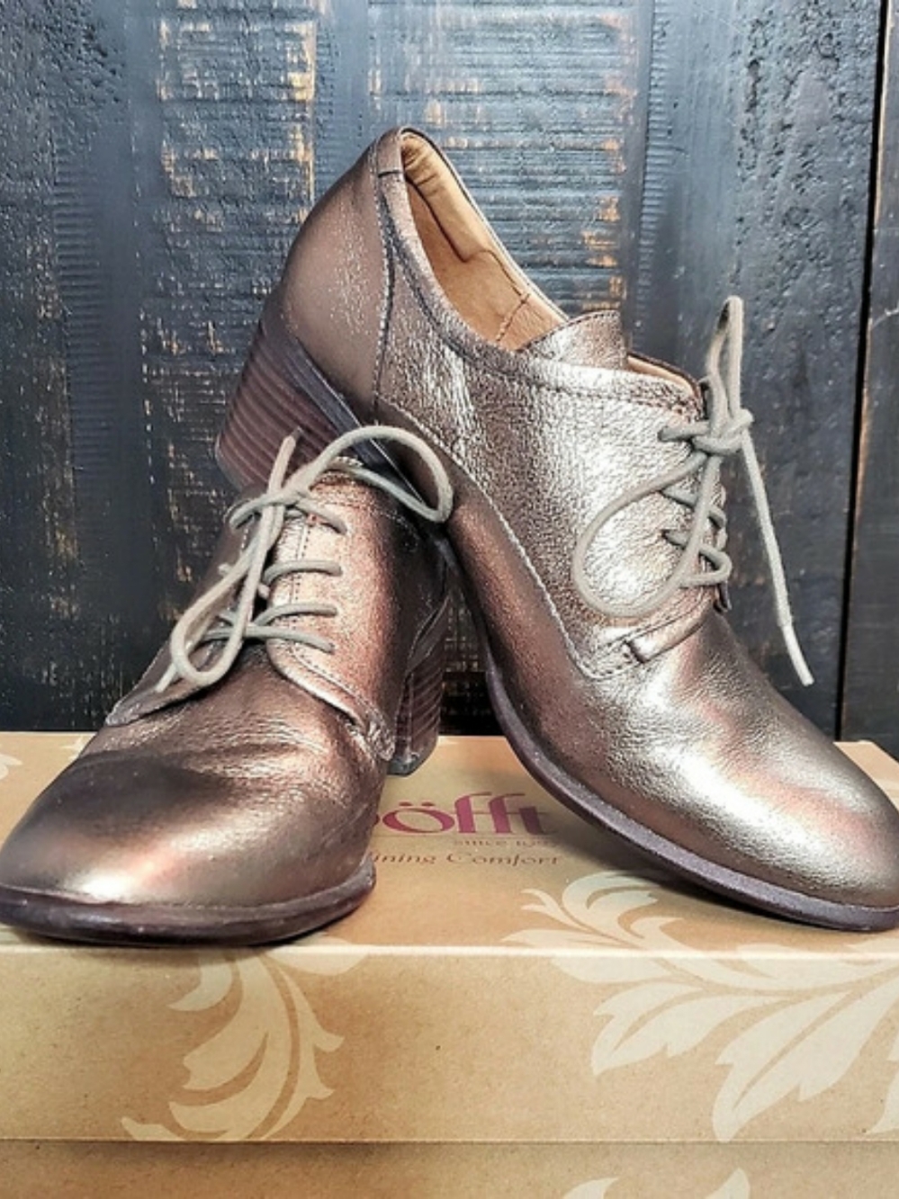 Sofft Patience Metallic Leather Lace-Up Heeled Oxfords